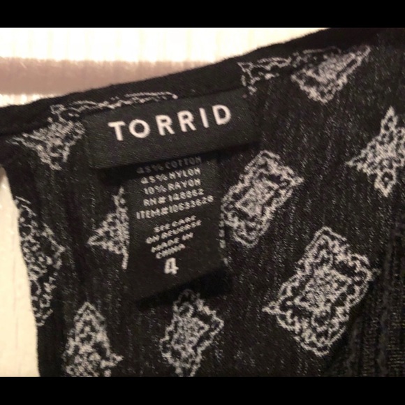 Torrid 4 flowy black & white blouse - Picture 4 of 6